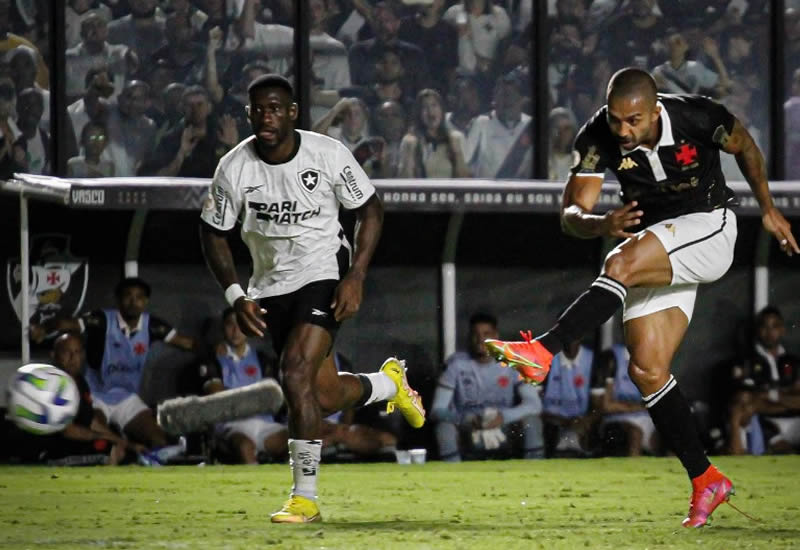 Vasco supera o líder Botafogo e deixa a zona de rebaixamento